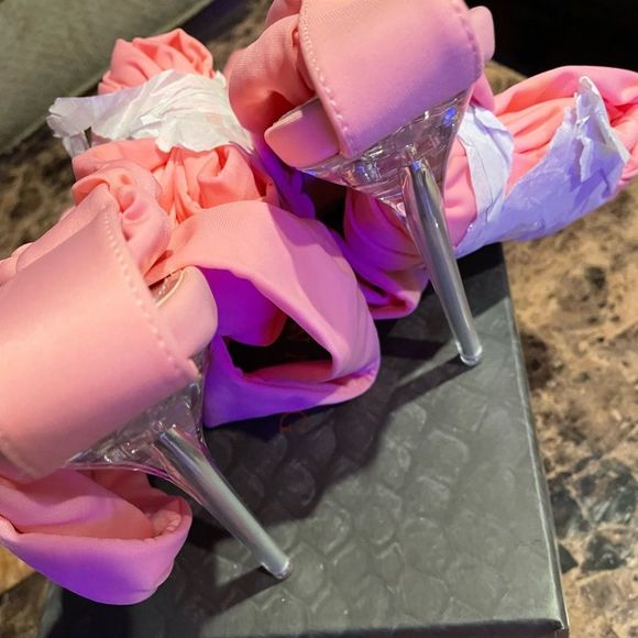 Azalea Wang Sandal - Picture 7 of 8